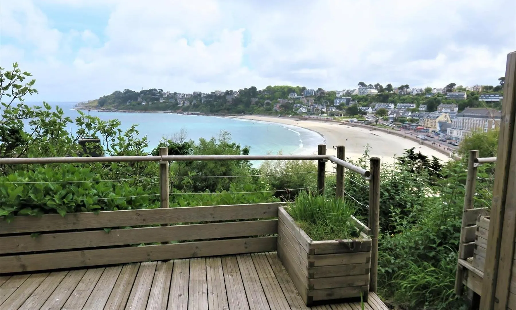Appartement Vue Mer Surplombant La Plage Trestraou A Perros-Guirec - Ref 912